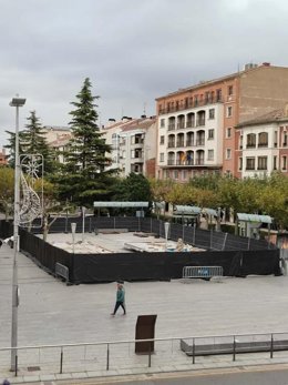 Montaje del Belén municipal del paseo del Mercadal