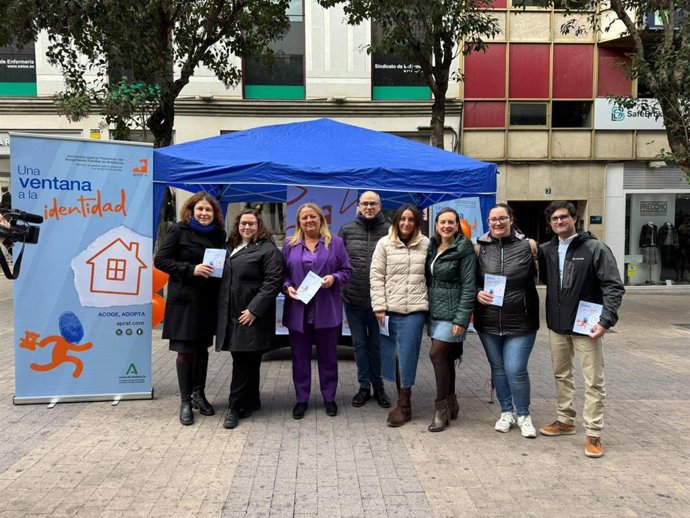 Visita a la mesa informativa de Apraf-A