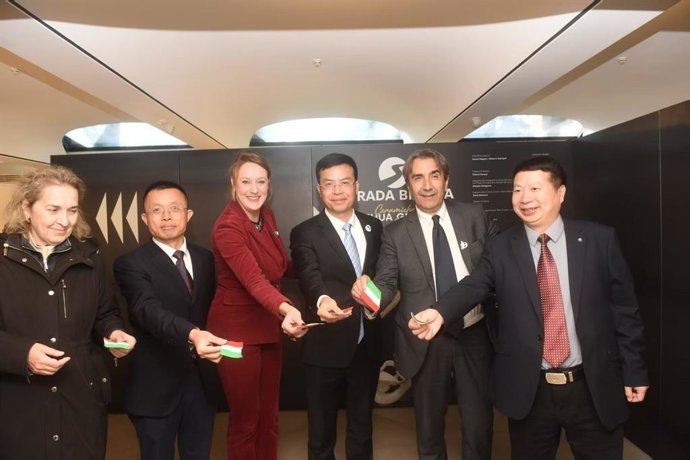 Photo shows the launching ceremony for the art exhibition "The Road of White Porcelain - From China's Dehua to Italy's Gubbio" held in Gubbio, Italy on Nov. 14, 2025. (Source: Dehua media convergence center)