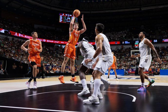 Archivo - Imagen del Valencia Basket-Real Madrid de la Supercopa Endesa 2025