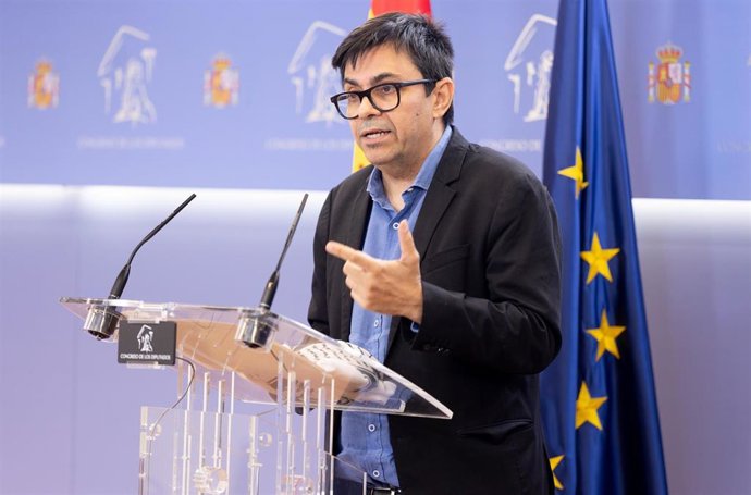 Archivo - El secretario primero del Congreso de los Diputados y diputado del grupo Sumar, Gerardo Pisarello, durante una rueda de prensa en el Congreso de los Diputados, a 30 de septiembre de 2025, en Madrid (España).