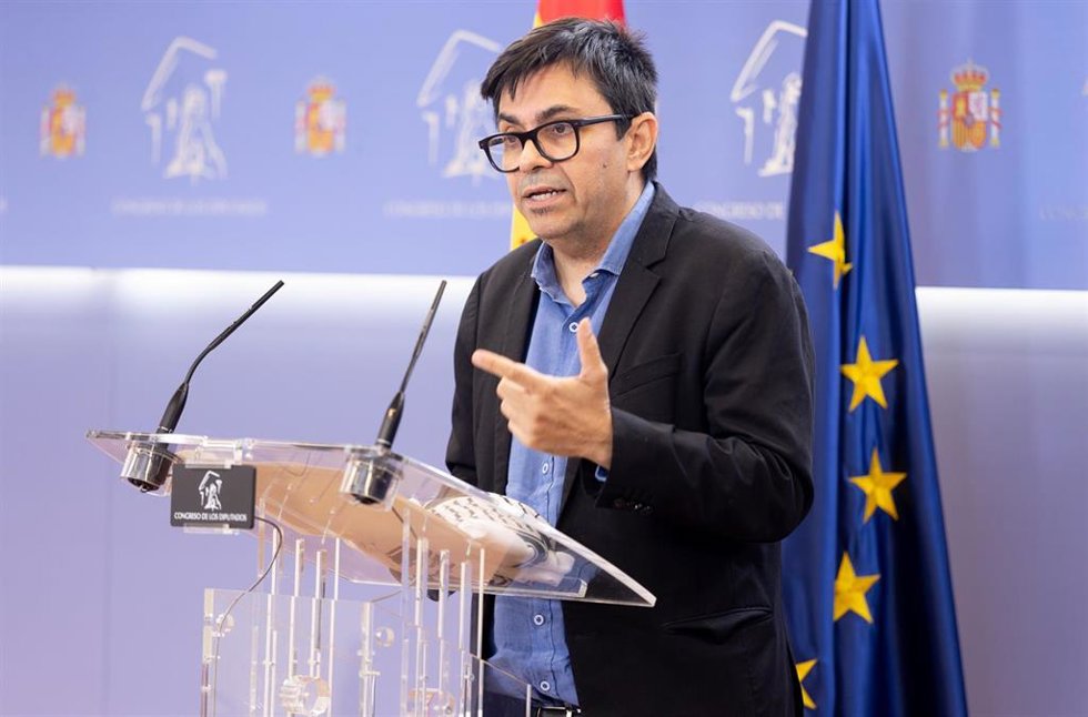 Archivo - El secretario primero del Congreso de los Diputados y diputado del grupo Sumar, Gerardo Pisarello, durante una rueda de prensa en el Congreso de los Diputados, a 30 de septiembre de 2025, en Madrid (España).