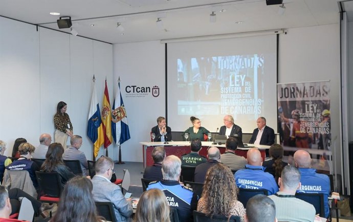 El Gobierno canario aborda con cada isla sus "singularidades" de cara a la futura Ley del Sistema de Protección Civil