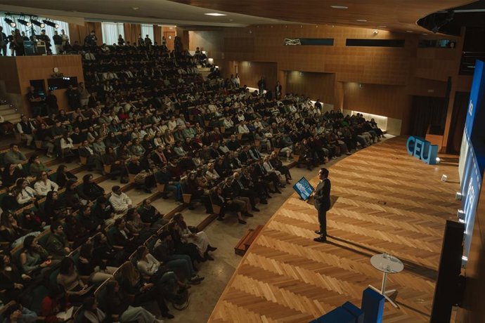 El médico Mario Alonso Puig participa en las CEU Talks Inspiring Education