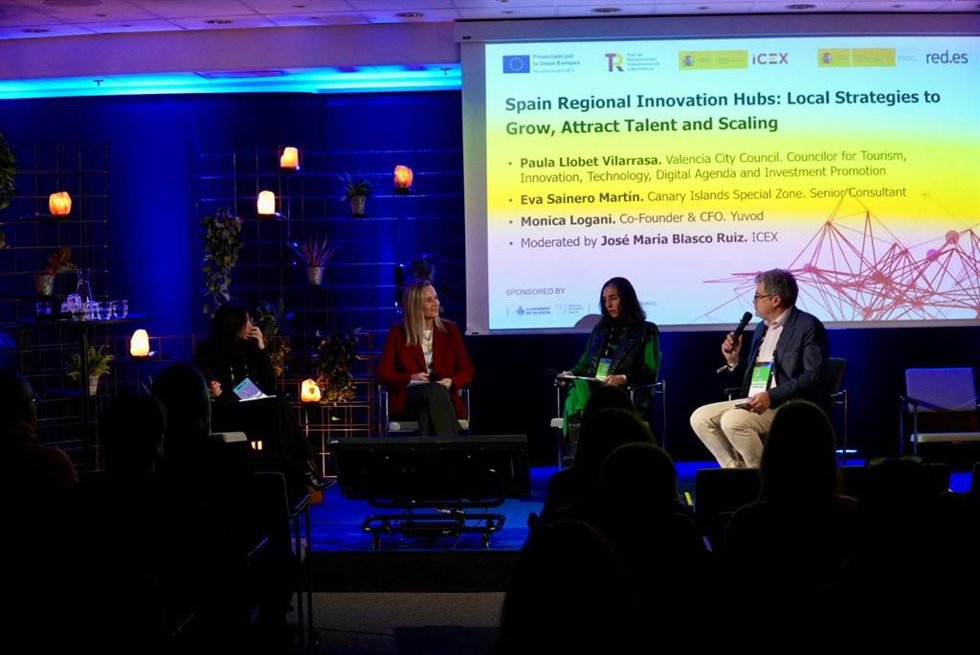 Participación de la concejala de Innovación, Turismo y Captación de Inversiones en el Ayuntamiento de Valncia, Paula Llobet, durante su participación en el Slush Helsinki.