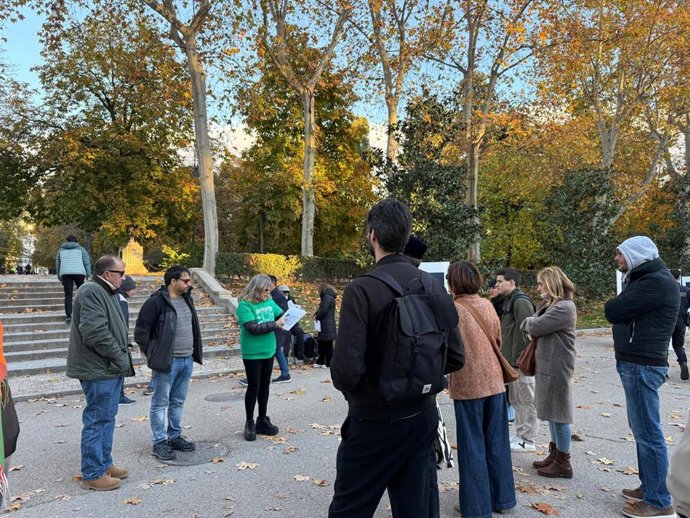 Docentes empiezan a dar clases en la calle para revindicar el papel de la universidad pública