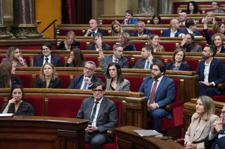 El president Salvador Illa (c) durant una sessió de control al Govern, en el Parlament de Catalunya, a 19 de novembre de 2025, a Barcelona, Catalunya (Espanya). Foto d'arxiu
