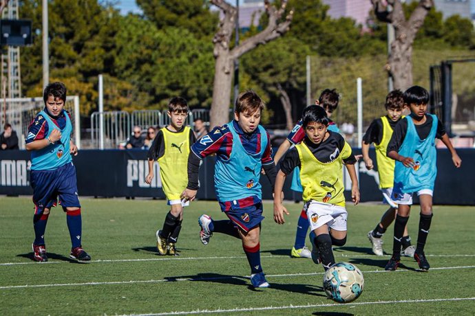 Valencia CF y Levante UD visibilizarán en el derbi liguero a niños vinculados con sus fundaciones.