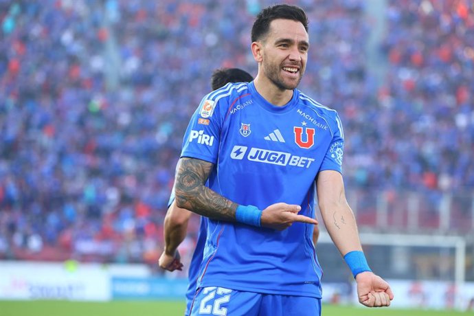 Futbol, Universidad de Chile vs Ohiggins. Fecha 13, Liga de Primera 2025. El jugador de Universidad de Chile Matias Zaldivia, centro, celebra su gol contra Ohiggins durante el partido de primera division disputado en el estadio Nacional en Santiago,