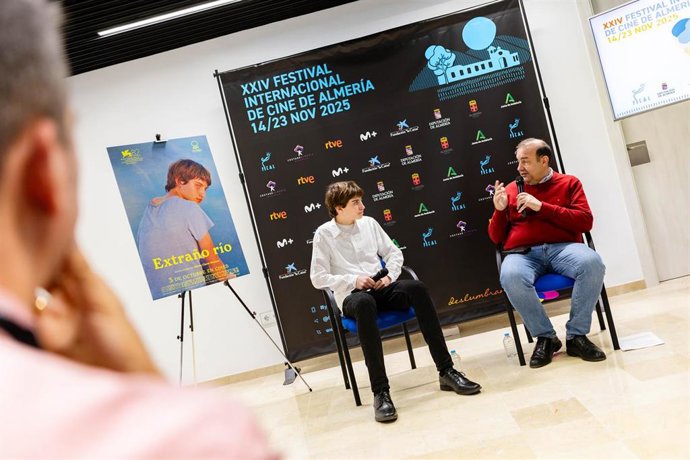 Presentación del largometraje 'Extraño río'.