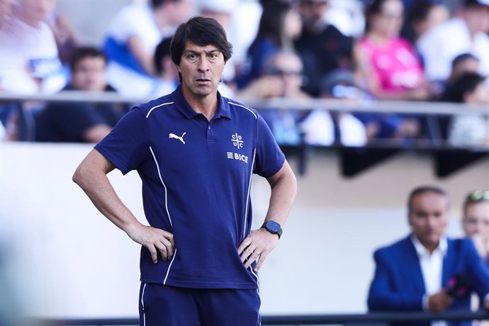 iFutbol, Universidad Catolica vs O'Higgins. Fecha 26, Liga de Primera 2025. El entrenador de Universidad Catolica Daniel Garnero es fotografiado durante un partido de primera division contra O'Higgins disputado en el estadio Claro Arena en Santiago,