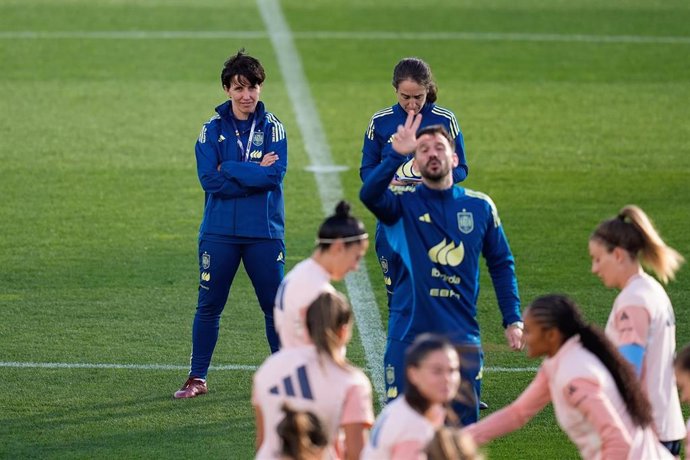 Sonia Bermúdez durante un entrenamiento de la selección femenina en la Ciudad del Fútbol de Las Rozas