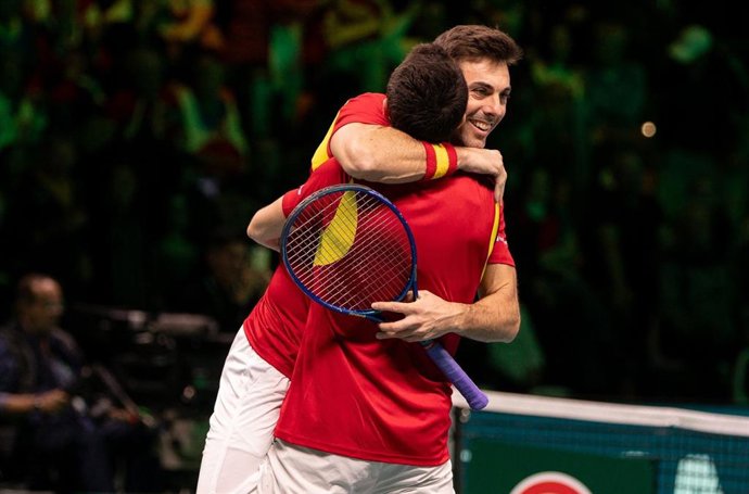 Marcel Granollers y Pedro Martínez celebran el billete a las semifinales de la Copa Davis 2025