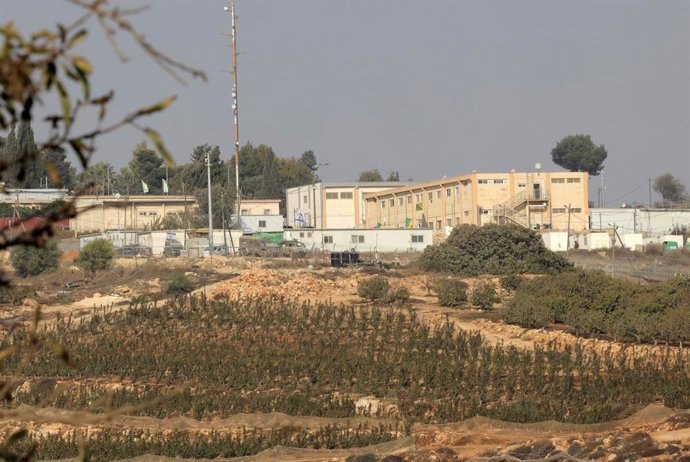 3 de novembro de 2025, Hebron, Cisjordânia, Território Palestino: As forças israelenses montaram novas caravanas de assentamentos no bloco de assentamentos de Gush Etzion, no sul da Cisjordânia, em terras agrícolas pertencentes a agricultores palestinos d