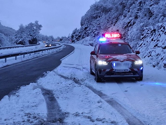 Imagen de una de las carreteras de Navarra afectadas por la nieve