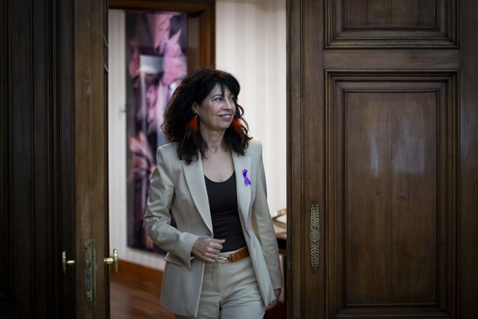 La ministra de Igualdad, Ana Redondo, en una entrevista con medios.