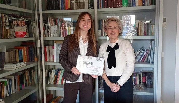 Alicia Fernández de Arcaya, becaria de diario 'La Rioja', se alza con el VII premio de prácticas de la APR