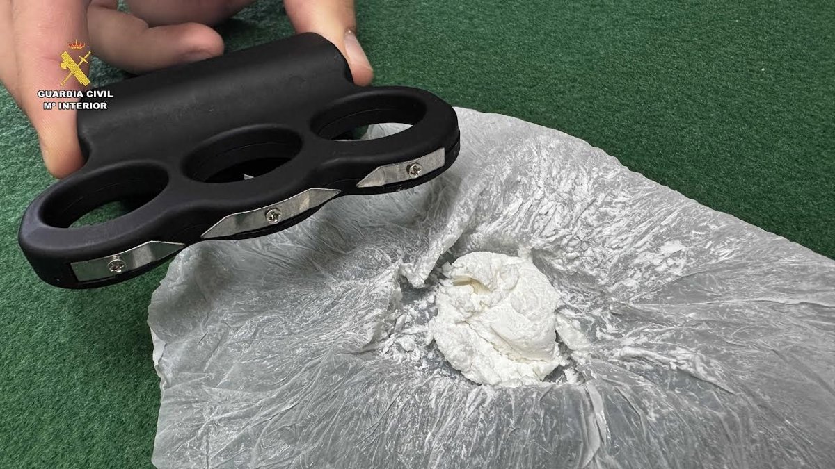 La Guardia Civil interviene un puño americano con sistema taser a un vecino de Navarrete