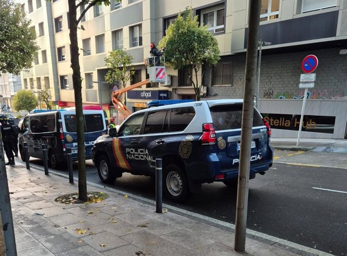 Axentes participan nunha operación policial no pub Stilo de Santiago de Compostela