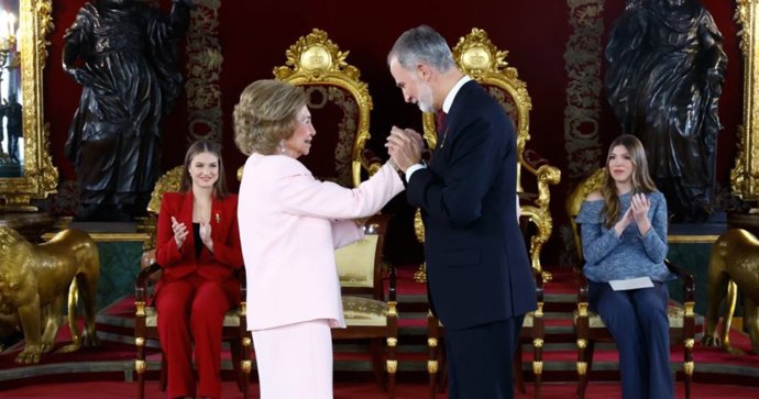 La Reina Doña Sofía recibe el Toisón de Oro
