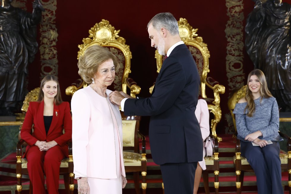 La Reina Doña Sofía recibe el Toisón de Oro