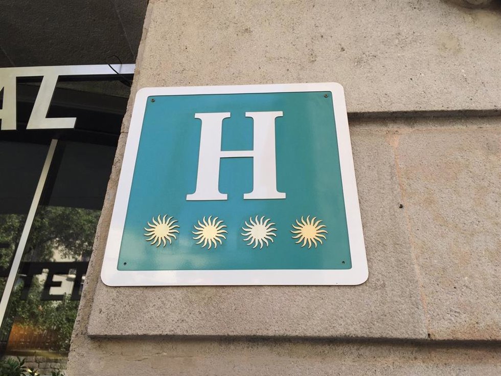 Archivo - Hotel, estrellas, alojamiento, turismo