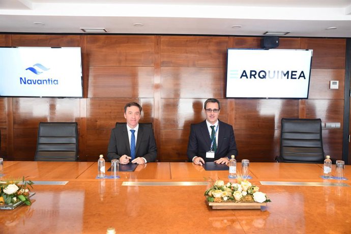 Archivo - (I-D) El Presidente De Navantia, Ricardo Domínguez, Y El Presidente De Arquimea, Diego Fernández, Durante La Firma Del Acuerdo Entre Ambas Compañías.