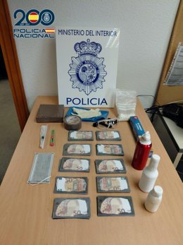 Material incautado en una operación contra un delito de estafa por 'billetes tintados'
