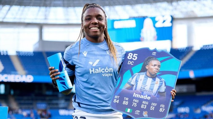La delantera Edna Imade antes de un partido con la Real Sociedad en la Liga F Moeve 25-26
