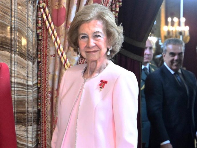 La infanta Sofíadurante la recepción celebrada tras la imposición del Toisón de Oro en el Palacio Real