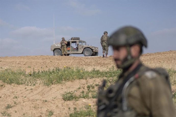 Archivo - Soldados de Israel en la frontera entre Israel y la Franja de Gaza (archivo)