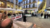 Protesta ciudadana en Sevilla por la "turistificación", la proliferación de veladores y el abandono del legado Expo 92