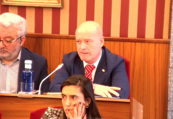 Edil Ángel Manzanedo toma la palabra en el Pleno.