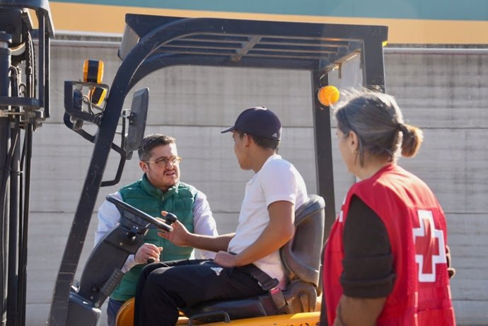 Más de 360 personas afectadas por la DANA, asesoradas por Cruz Roja para recuperar el empleo que la riada les arrebató