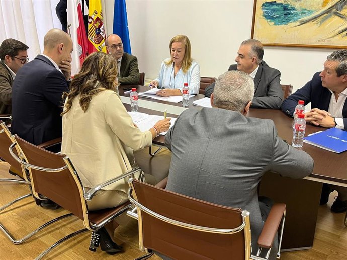 Reunión PP-PRC sobre los presupuestos de Cantabria de 2026.- Archivo
