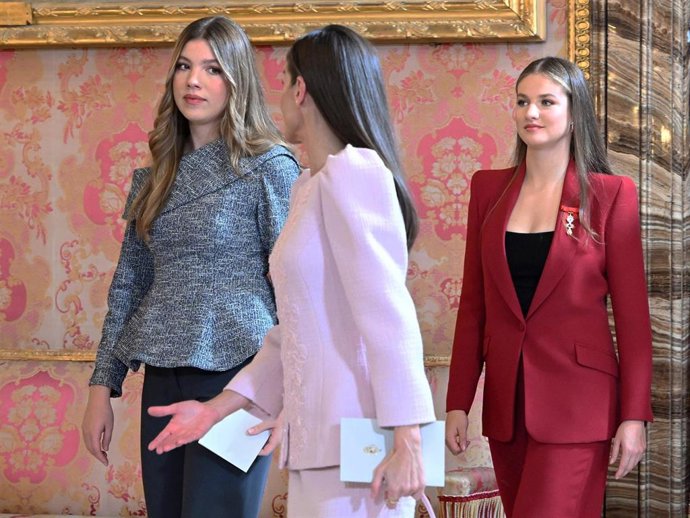 La infanta Sofía, la Reina Letizia y la Princesa Leonor durante la entrega del Toisón de Oro