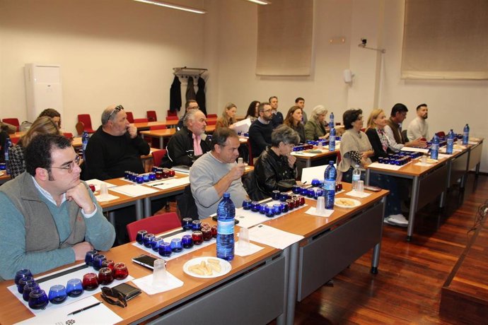 Asistentes a la Jornada de Cata de AOVE de nueva cosecha