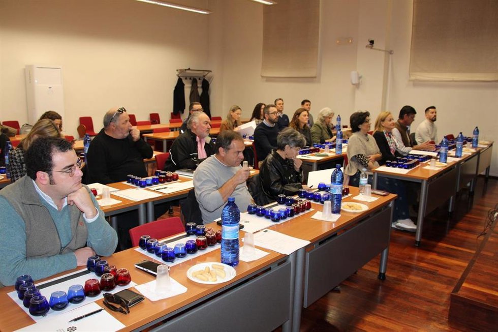 Asistentes a la Jornada de Cata de AOVE de nueva cosecha