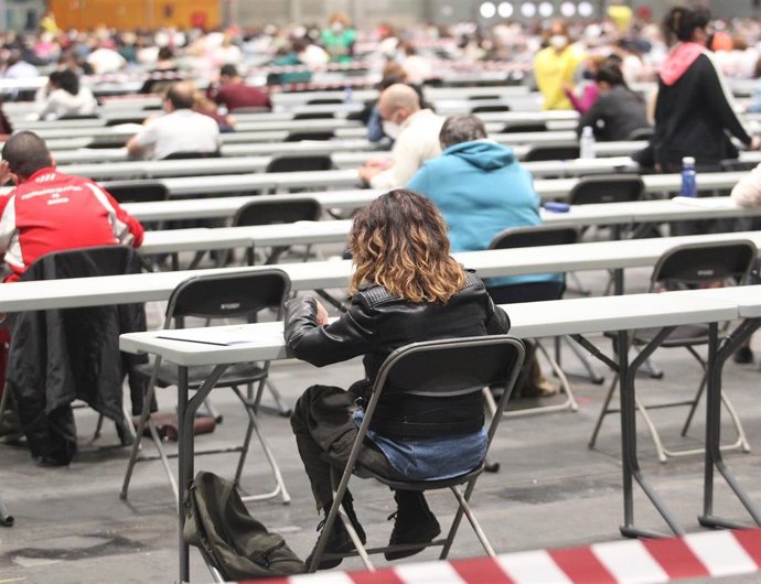 Imagen de recurso de opositores se examinan en un proceso pasado de selección de auxiliares administrativos