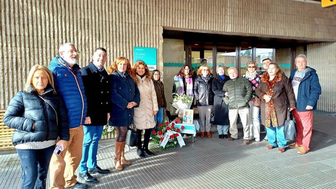 Homenaje del PSOE a Ernest Lluch en el Hospital de Calatayud, que lleva su nombre.