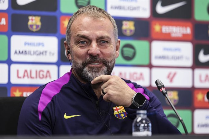 El entrenador del FC Barcelona, Hansi Flick, en la rueda de prensa previa al partido contra el Athletic Club, que se jugará en el nuevo Spotify Camp Nou