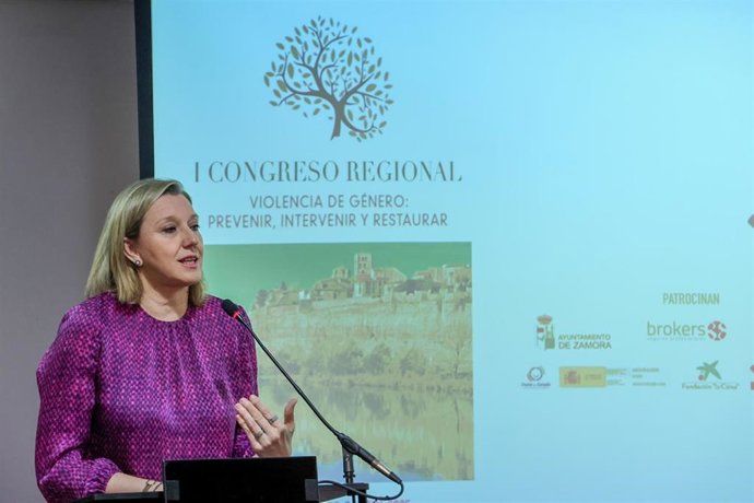 La vicepresidenta de la Junta y consejera de Familia e Igualdad de Oportunidades, Isabel Blanco, durante su intervención