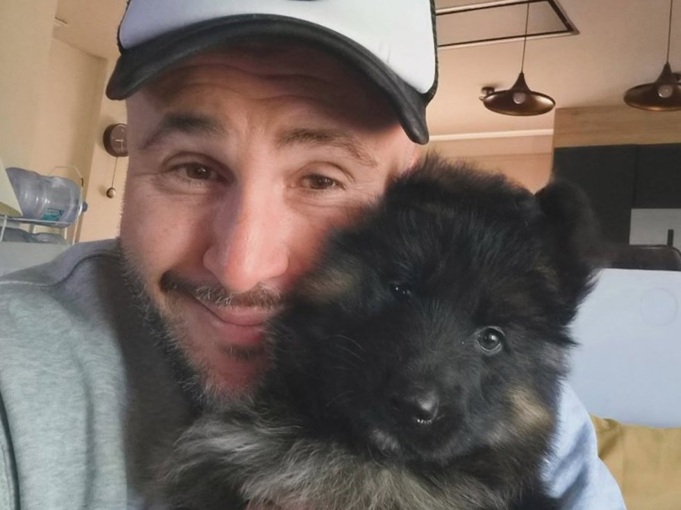 Kiko Rivera tiene nueva mascota, un perrito llamado 'Mambo'