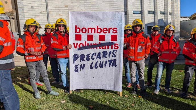 Un grupo de Bombers Voluntaris