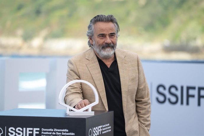 Archivo - El actor Eduard Fernández durante la presentación de ‘Anatomía de un Instante’ en el Festival de Cine de San Sebastián. 