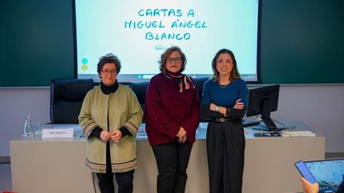I-D: Inés Irurita, directora del Archivo General de la Universidad de Navarra; Cristina Cuesta, directora de la Fundación Miguel Ángel Blanco; y María Jiménez, profesora de la Facultad de Comunicación de la Universidad de Navarra.