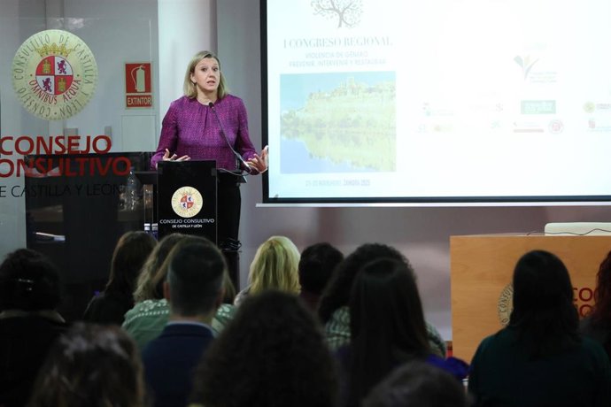 La vicepresidenta de la Juntay consejera de Familia e Igualdad de Oportunidades, Isabel Blanco, inaugura el I Congreso regional 'Violencia de género: prevenir, intervenir y restaurar', organizado por el Colegio Oficial de Psicología de Castilla y León