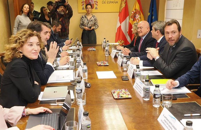 Archivo - Reunión de la SVAV en 2024 con la presencia del ministro de Transportes, Óscar Puente.