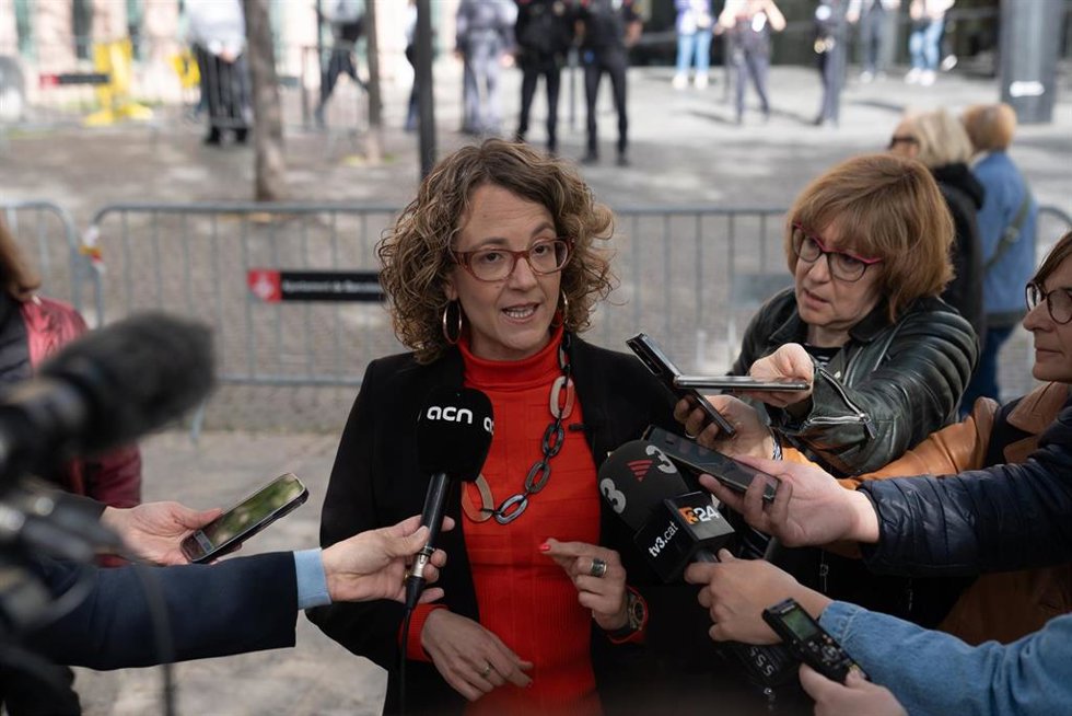 Archivo - La consellera de Igualdad y Feminismos, Tnia Verge, ofrece declaraciones a los medios a su llegada a la Ciutat de la Justicia, a 12 de abril de 2024, en Barcelona, Catalunya (España)