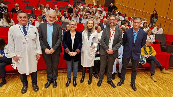 Concepción Saavedra, tercera por la izquierda